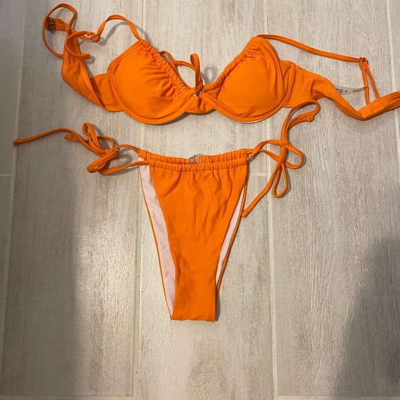 Bathing suit - Picture 1 of 9